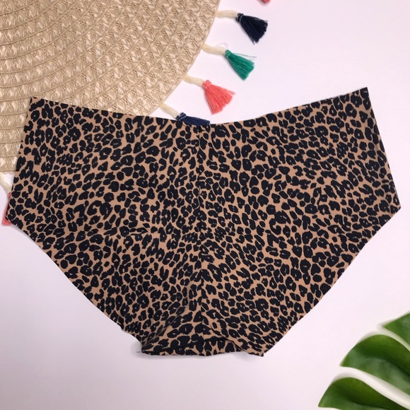 Victoria's Secret No-Show Seamless Hiphugger Panty - Picture 2 of 5